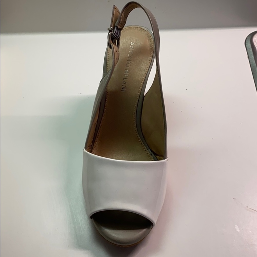 Wedge two-toned sandal - Picture 2 of 3